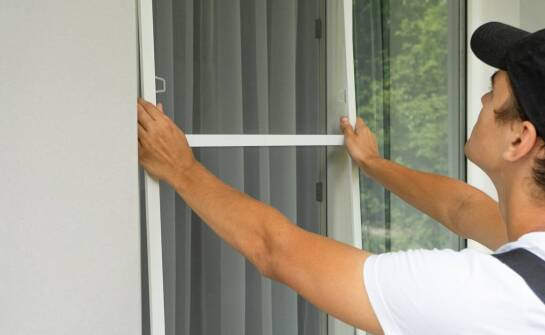 Korzyści z wymiany szyb z funkcją przyciemniania dla ochrony przed słońcem