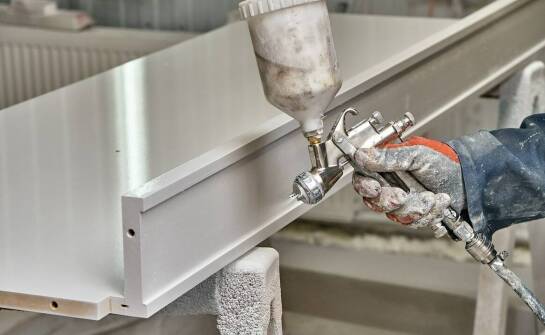 Przemysłowe farby: jakie innowacje wpływają na ich wydajność?