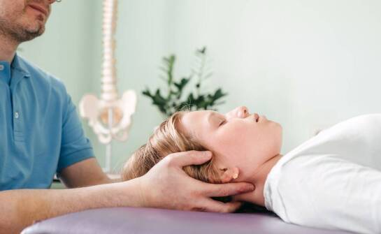 Terapia czaszkowo-krzyżowa jako wsparcie dla osób z trawiennymi problemami