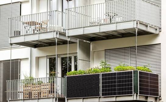 Funkcjonalność 80-centymetrowych skrzynek balkonowych w nowoczesnych aranżacjach balkonowych