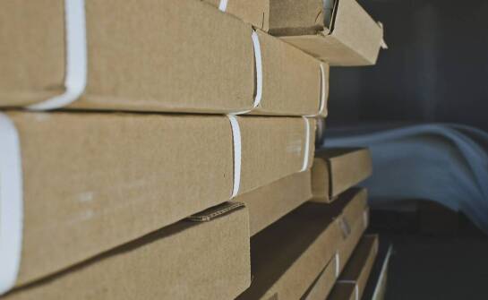 Rola klapowych kartonów w redukcji kosztów logistycznych