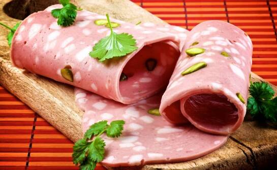 Parmeńska szynka a dieta – zalety i wartości odżywcze