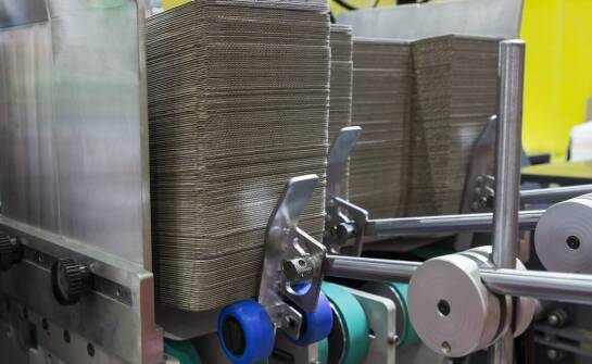 Rola personalizacji w produkcji klapowych kartonów a satysfakcja klienta