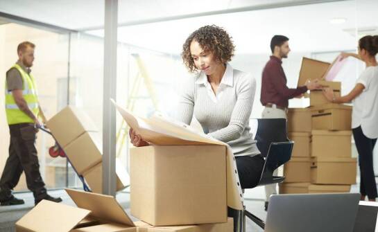 Jak specjaliści planują logistykę dla przeprowadzek firm, by uniknąć chaosu?