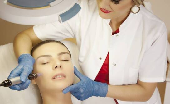 W jaki sposób można zapobiec nawrotowi przebarwień po leczeniu?