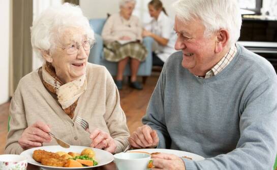 W jaki sposób dieta dostosowana do potrzeb zdrowotnych wspiera seniorów?