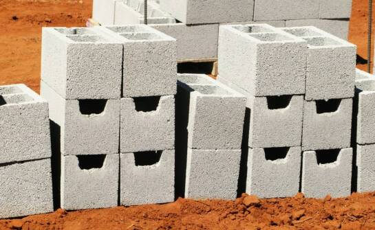Betonowe bloczki jako podstawa konstrukcji – kluczowe korzyści w budownictwie mieszkaniowym