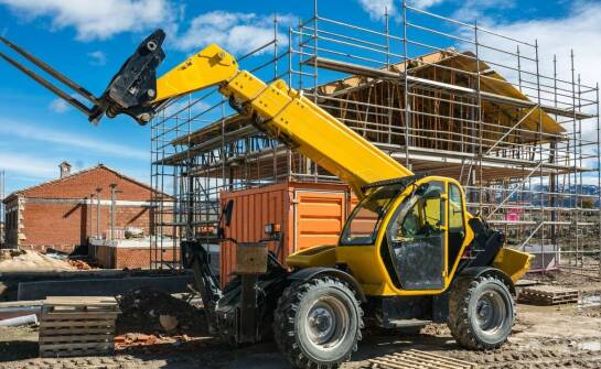Jakie czynniki wpływają na wybór odpowiedniej teleskopowej ładowarki?