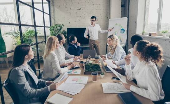 Inspirujące otoczenie: jak sala konferencyjna nad Bałtykiem sprzyja twórczej atmosferze?