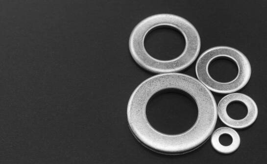 Wpływ samokontrujących podkładek na efektywność procesów produkcyjnych