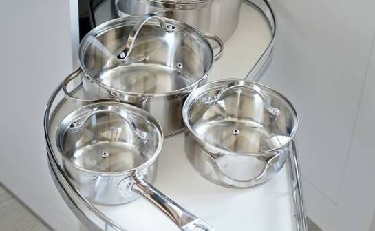 Funkcjonalne rozwiązania dla kuchni – kosze cargo w praktyce