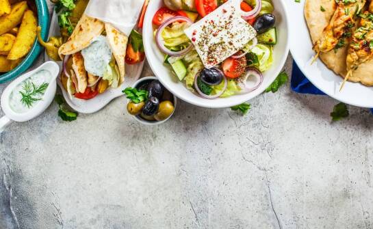 Jakie sałatki oferujemy w restauracji z indyjską kuchnią?