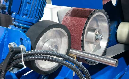 Przegląd zastosowań wirnikowych śrutownic w przemyśle ciężkim