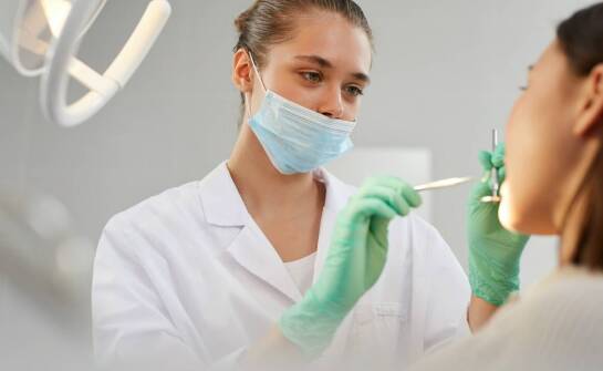 Dentystyczna higienistka: kluczowa rola w zapobieganiu próchnicy