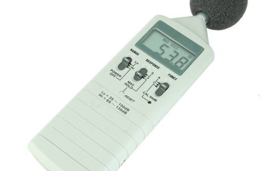 Porównanie różnych technologii w dostępnych na rynku sonometrach