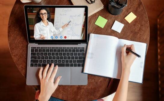 Jakie innowacyjne metody wspierają naukę online angielskiego?