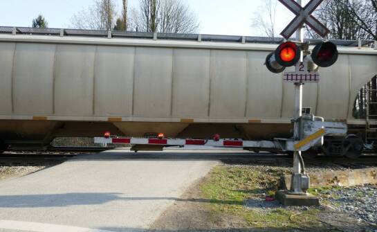 Jakie są najczęstsze przyczyny wypadków na przejazdach kolejowych?