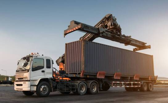 Jak nienormatywny transport wpływa na rozwój logistyki?