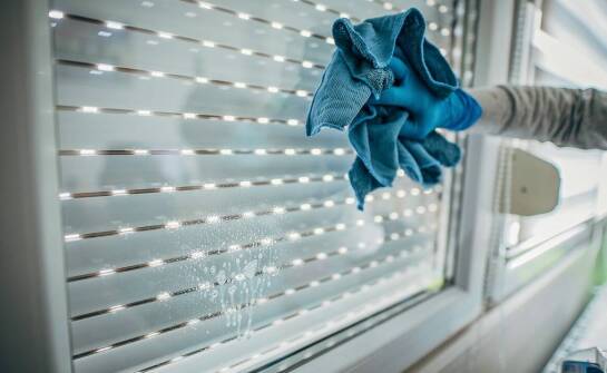 Czyszczenie żaluzji a ochrona przed alergenami w biurze