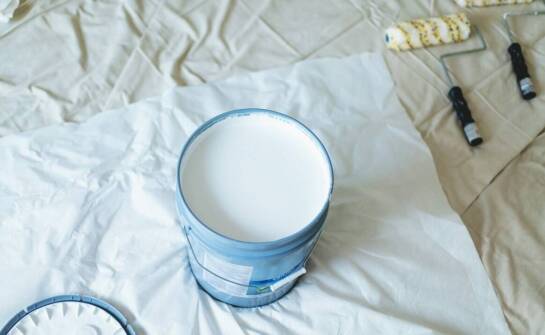 Jakie są najnowsze trendy w kolorystyce farb do plandek?