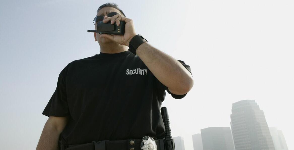 Dlaczego warto zaufać agencji ochrony w Warszawie przy zabezpieczaniu mienia?