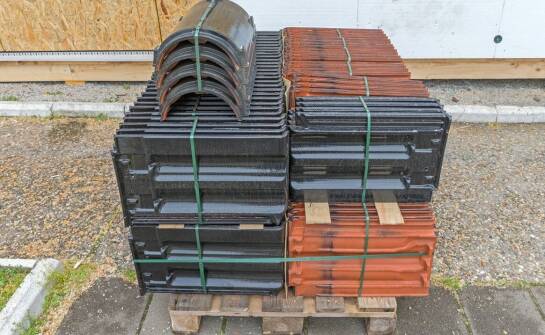 Jak wybrać odpowiednie tynki z oferty budowlanej hurtowni?