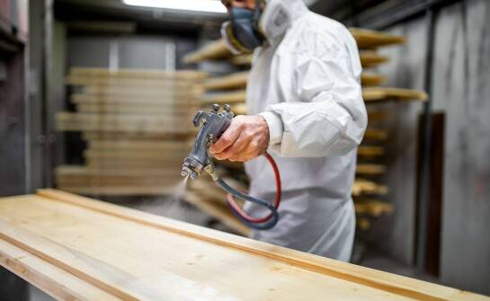 Jakie korzyści przynosi impregnacja drewna w tartaku w mazowieckim?