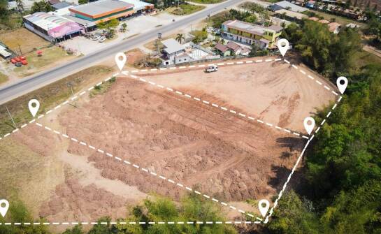 Jakie znaczenie ma dostęp do mediów przy wycenie działki w Warszawie?