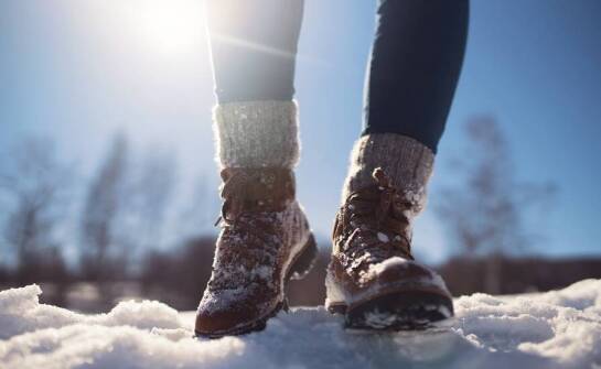 Jak dopasować śniegowce do różnych stylizacji?