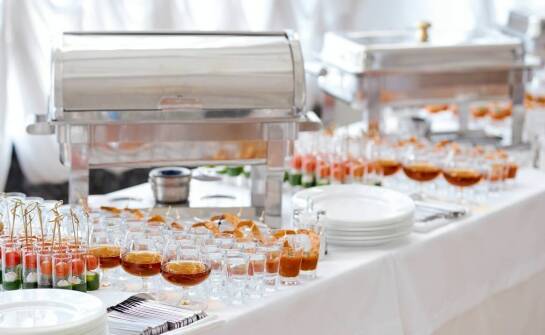Dlaczego warto skorzystać z usług cateringu w naszym hotelu?