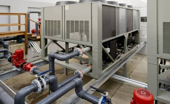 Jakie trendy obserwujemy w sprzedaży i montażu przemysłowych chillerów w 2026 roku?