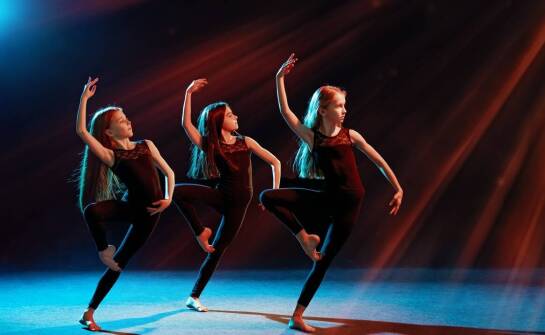 Jak zajęcia z musicalowego tańca mogą wspomóc karierę sceniczną?