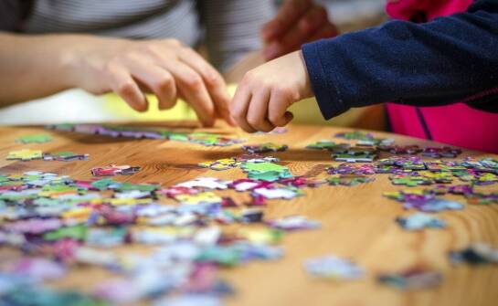 Jakie są zalety korzystania z usługi online tworzenia fotopuzzli?