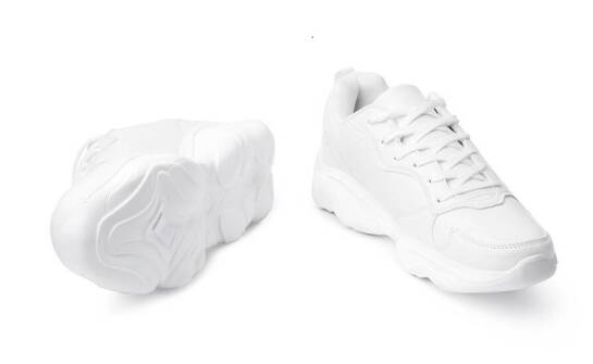 Damskie sneakersy dla szerokiej stopy – wygoda i styl