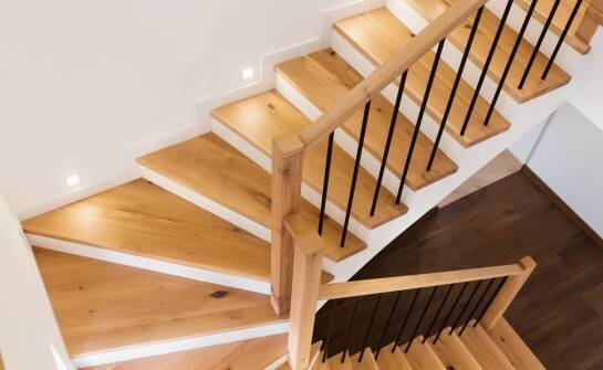 Wovon hängt der Preis für polnische Holztreppen ab?