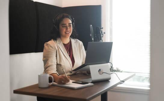 W jaki sposób polscy lektorzy mogą wpływać na odbiór treści e-learningowych u słuchaczy?