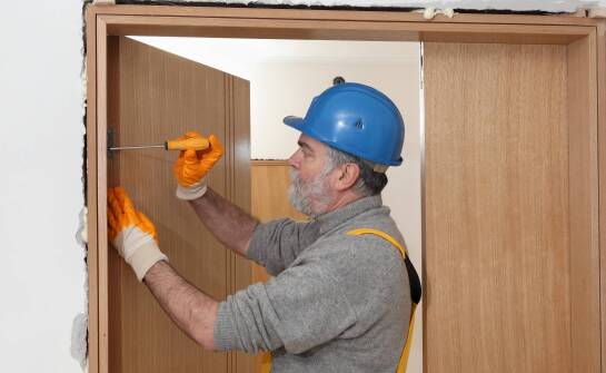 Jak przebiega proces montażu i wymiany otworowej stolarki?