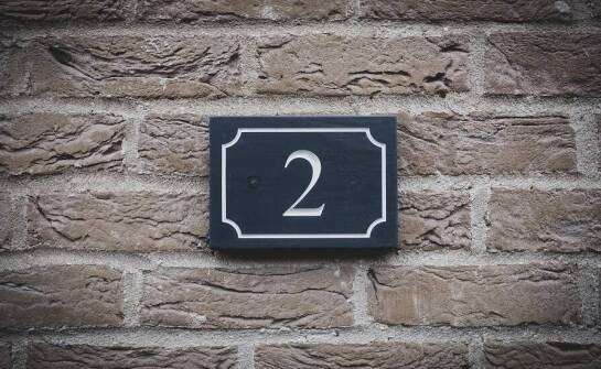 Cyfra na dom a bezpieczeństwo: czytelność i widoczność oznaczeń