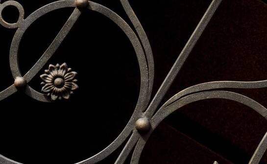 Jakie są korzyści z zastosowania ażurowych ścianek w hotelach?