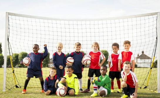 Urodziny piłkarskie – co sprawia, że dzieci uwielbiają tę formę świętowania?