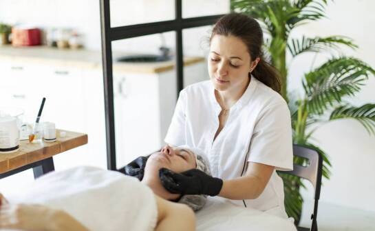 Zalety holistycznego podejścia do zdrowia i urody w kosmetycznych salonach