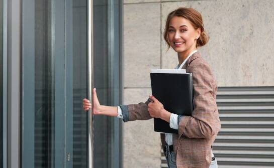 Oferty pracy sezonowej w Europie – jak znaleźć odpowiednią pracę z pośrednictwem?