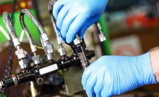 Serwis i konserwacja napinających pomp hydraulicznych – dlaczego jest ważna?