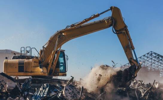 Profesjonalne rozbiórki budynków: jak zapewnić precyzję i bezpieczeństwo