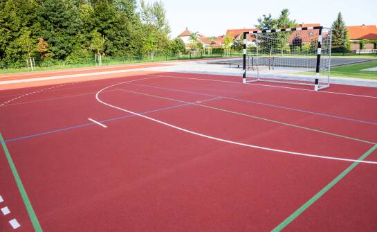 Wpływ jakości nawierzchni na fizyczną aktywność uczniów na szkolnym boisku
