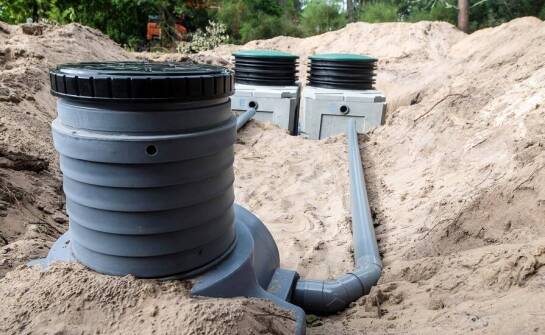 Przydomowa oczyszczalnia ścieków – jak wpływa na komfort życia dla mieszkańców?