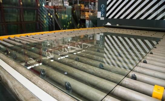 Nowoczesne techniki obróbki szkła – co rynek oferuje?