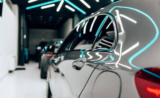 Najnowsze trendy w personalizacji samochodów – disco kula do auta jako hit sezonu