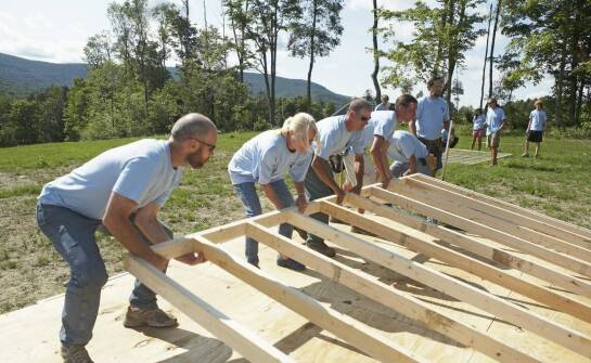 Imprezy integracyjne nad morzem: jak dostosować ofertę do potrzeb firmy?