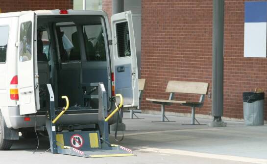 Znaczenie medycznego transportu w Strzelinie dla starszych osób i niepełnosprawnych